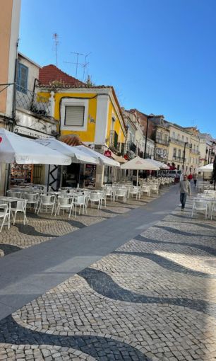 foto da esplanada restaurante a toca em cacilhas almada